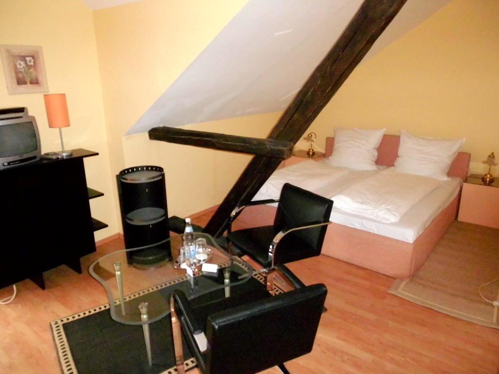 Hahne Hotel Und Appartements Laatzen Eksteriør bilde